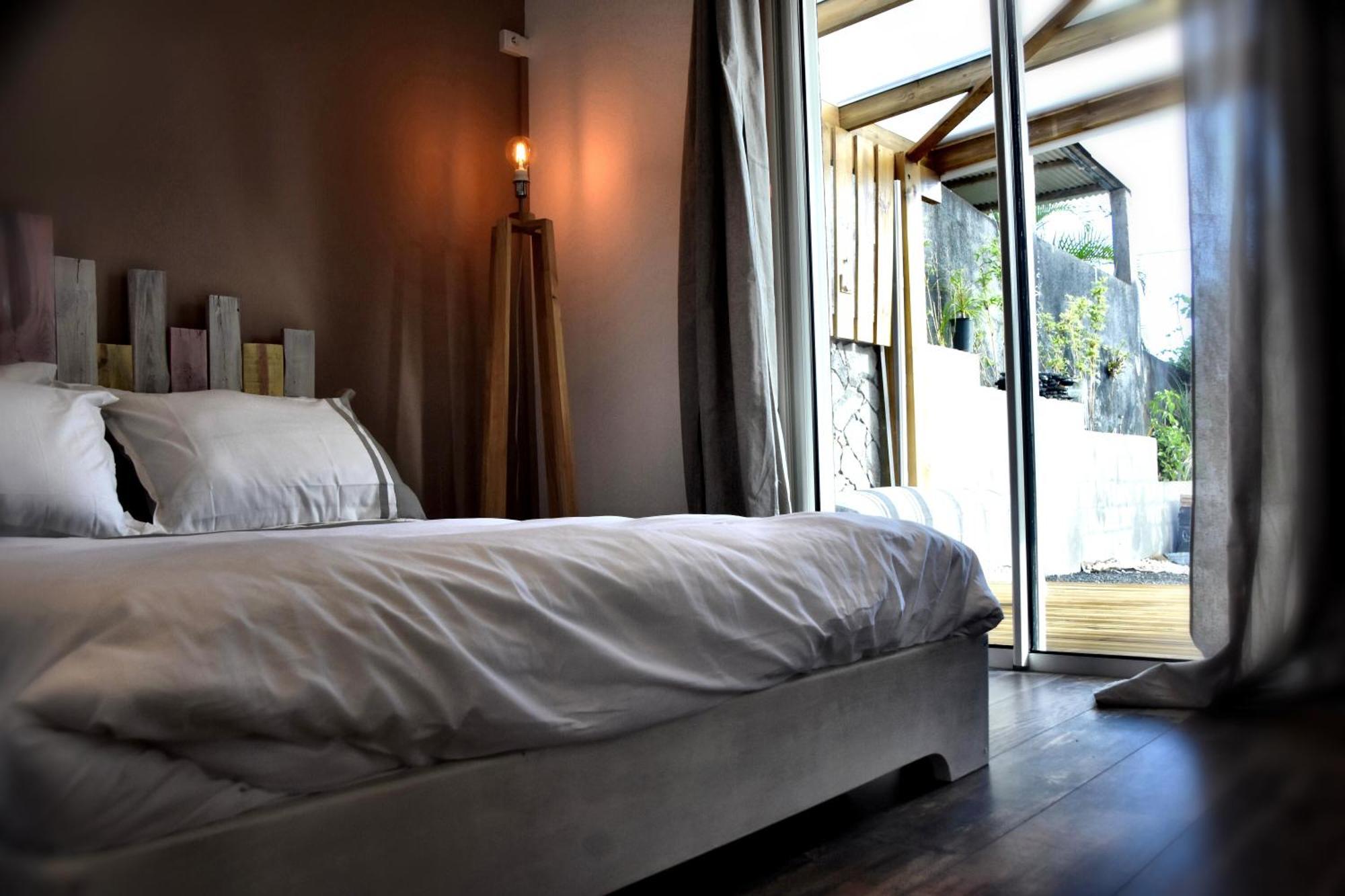 Chez Les Filles - Bungalodge Petite Île Esterno foto